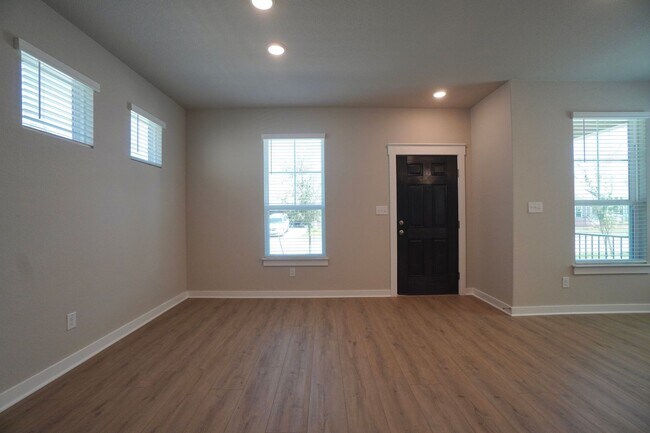 Building Photo - 136 Greinert Dr