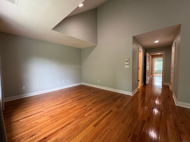 Building Photo - 14 Park Pl Cir