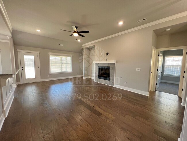 Building Photo - Single-Family Home- Desirable Clearwood Plan