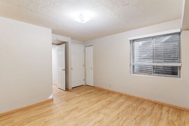 Building Photo - Updated 3-Bedroom Condo with Granite Kitchen in Low-Maintenance Community