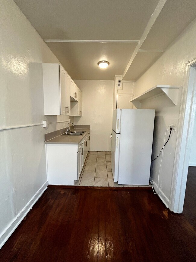 Building Photo - 1523 N McCadden Pl