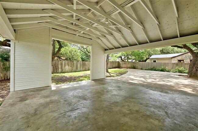 Building Photo - 1305 Kenwood Ave