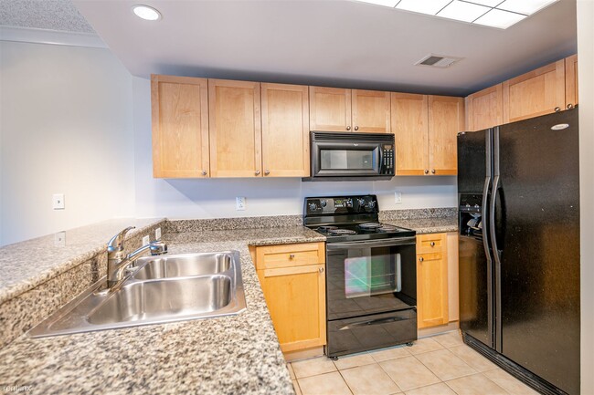 Building Photo - 1 br, 1 bath Condo - 777 7th Street Northwest