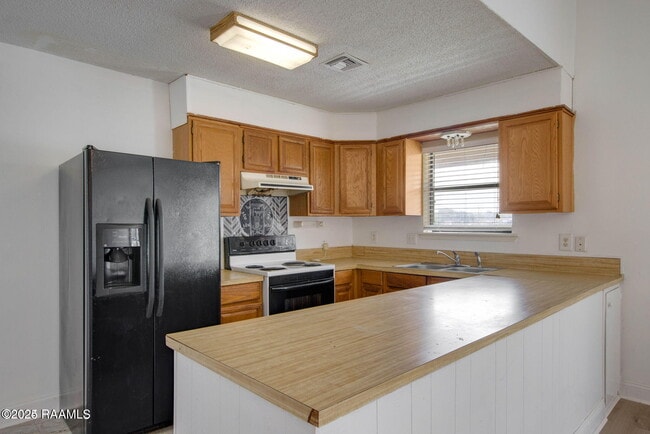 Building Photo - 104 Rue Calliope