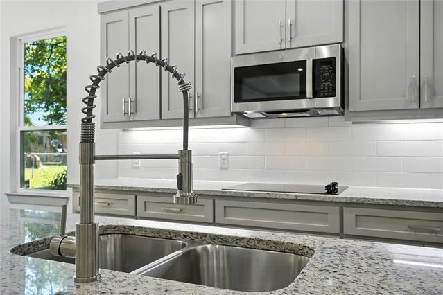 Building Photo - 716 Oak Creek Dr