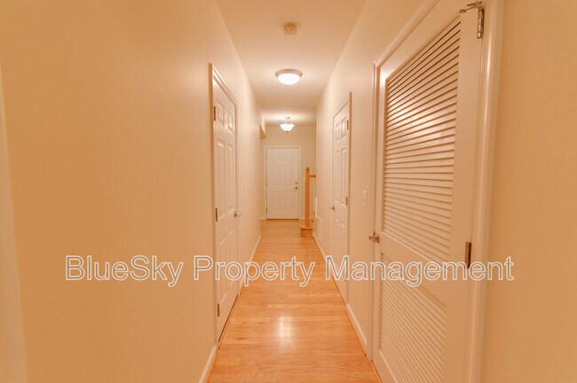 Building Photo - 2170 Saranac Ct