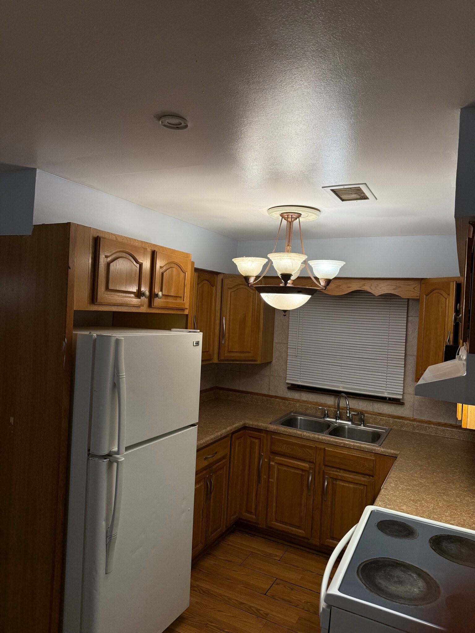 Building Photo - 11925 S Lawndale Ave