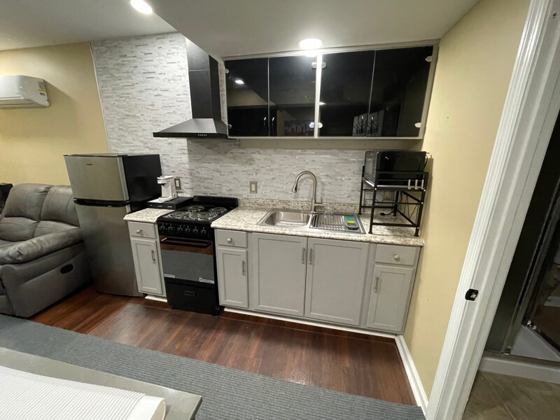 Building Photo - 115 Ivy log Pl