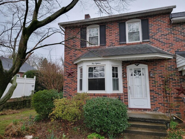 Building Photo - 418 Cherry St