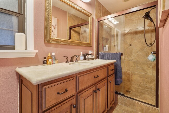 Building Photo - 5003 Mockingbird Ln