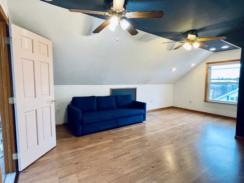 Building Photo - 19 Pitman St