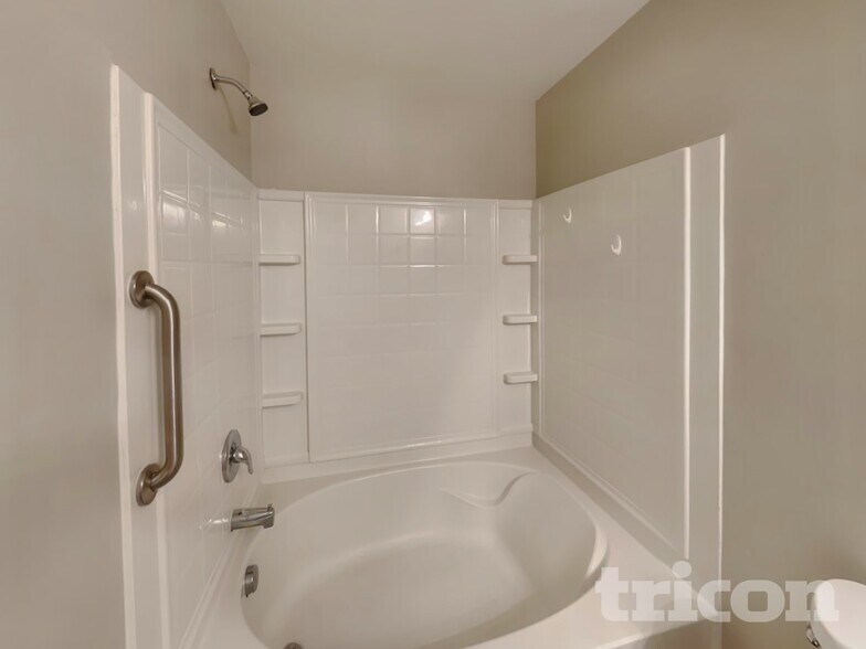 Building Photo - 113 Driftwood Ave