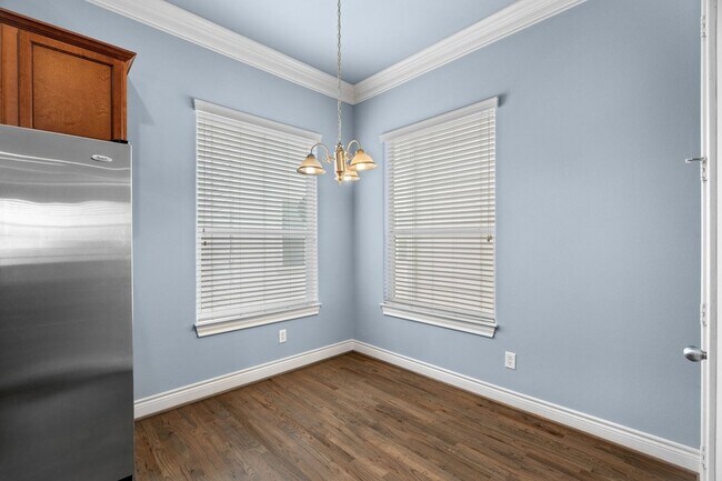 Building Photo - 2820 Sherwin St