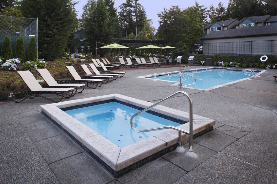 Outdoor spa and swimming pool with lounge seating - eaves Redmond Campus