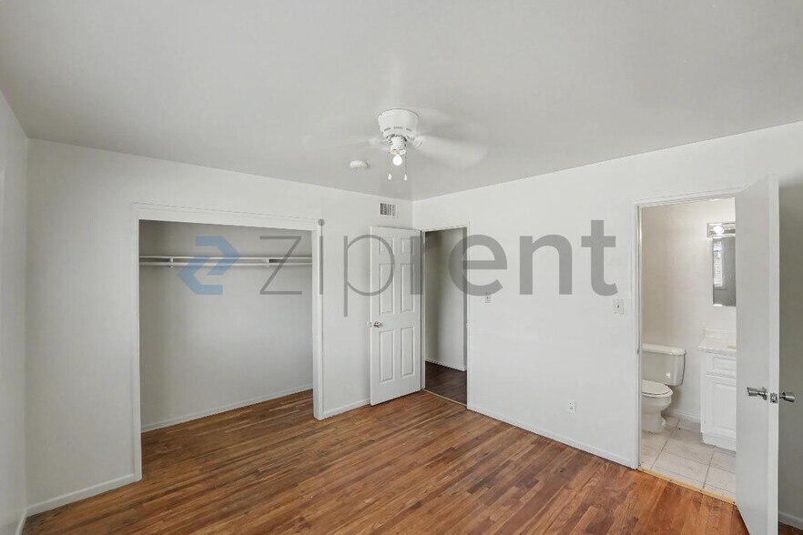 Building Photo - Unit