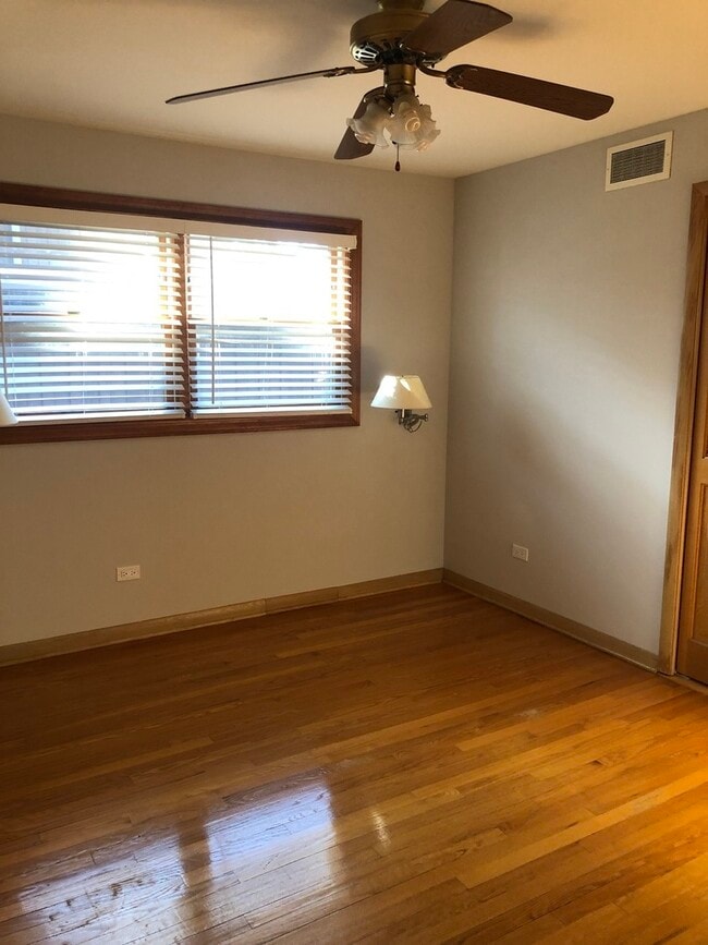 Building Photo - 2004 Milton Ave