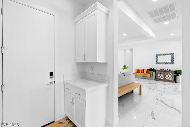 Building Photo - 4315 N Dapple Gray Rd