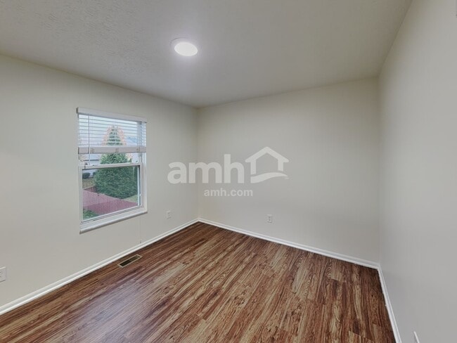 Building Photo - 912 Wallace Dr