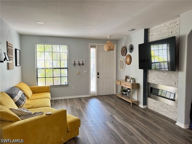 Building Photo - 15582 Summit Pl Cir