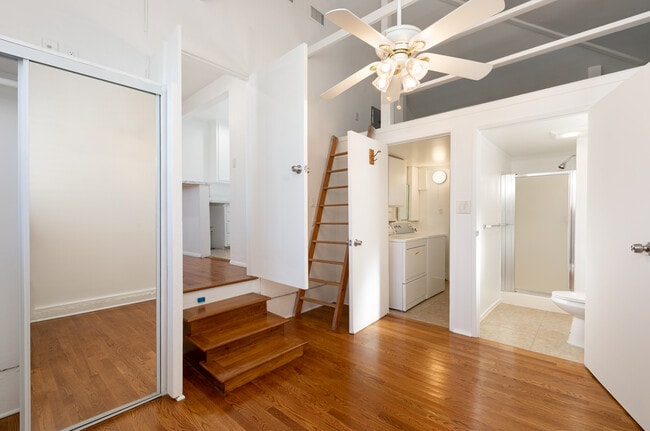 Building Photo - 5726 Lasaine Ave