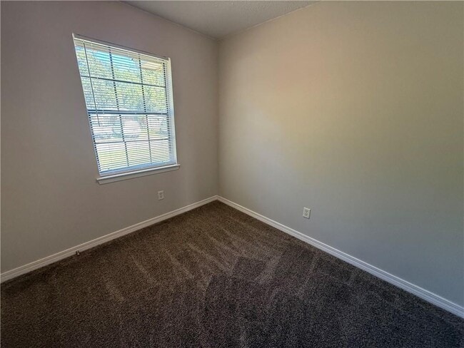 Building Photo - 303 Ruben Ave