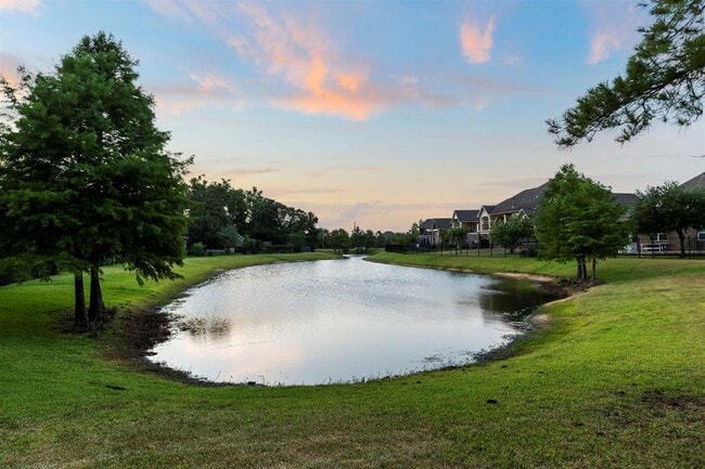 Building Photo - 99 W Hullwood Cir