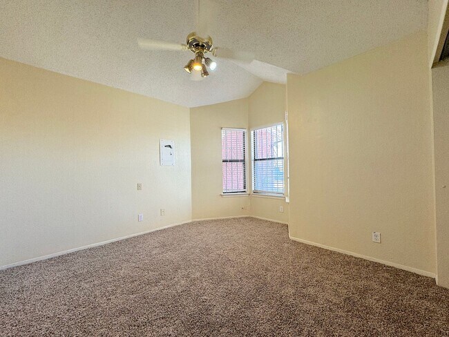 Building Photo - West El Paso 3bed/2Bath refrig A/C Home