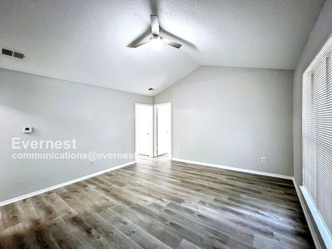 Building Photo - 3760 Heathcliff Dr