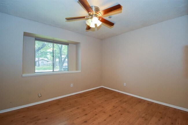 Building Photo - 8515 Riverside Walk Ln