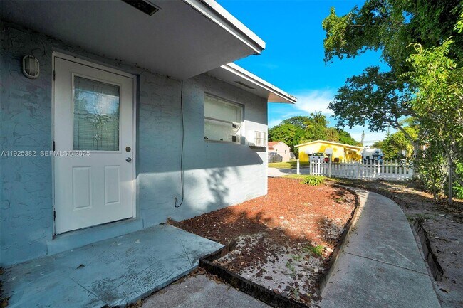 Building Photo - 1515 NW 2nd Ave