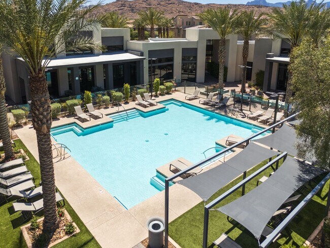 Building Photo - First floor unit in luxury gated Summerlin...