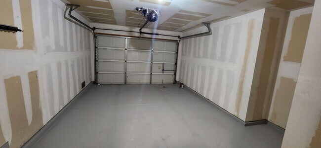 Building Photo - Heritage Park Community-3Bedroom, 2.5 Bathroom-