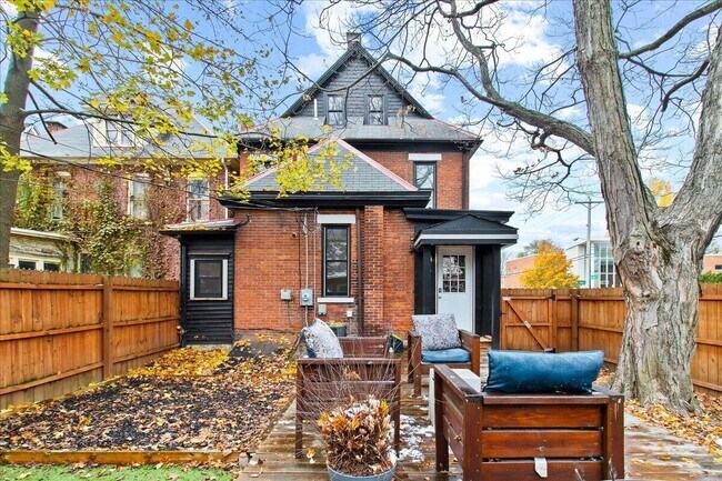 Building Photo - 674 S Ohio Ave