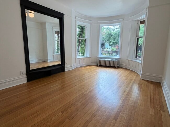 Building Photo - 5135 S Dorchester Ave