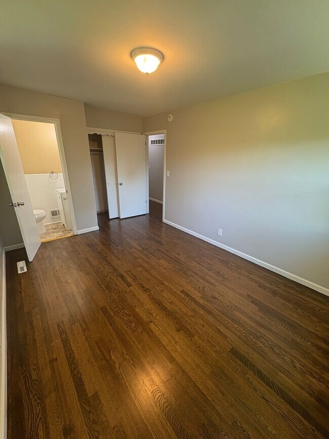 Building Photo - Spacious 4 Bed / 2.5 Bath Home on Nearly 3/4 Acre Lot with Walkout Basement and Multiple Living A...