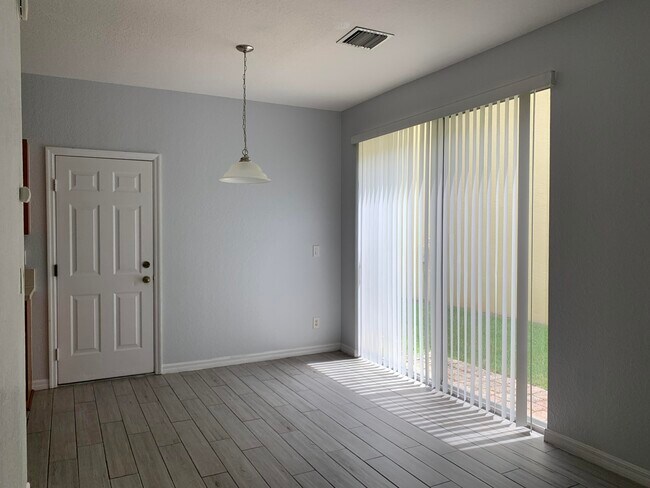 Building Photo - 2155 SE Bell Isle Dr