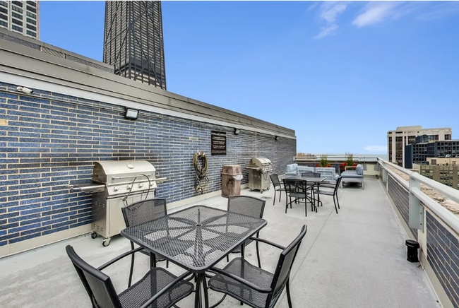 Building Photo - Goldcoast 1b1b Apartment Available