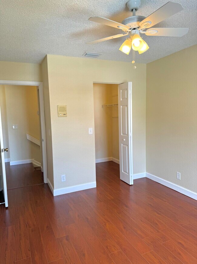 Building Photo - 18292 Clear Brook Cir