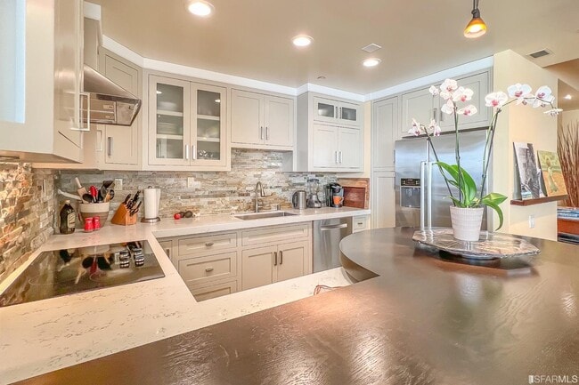 Building Photo - 333 Bush St