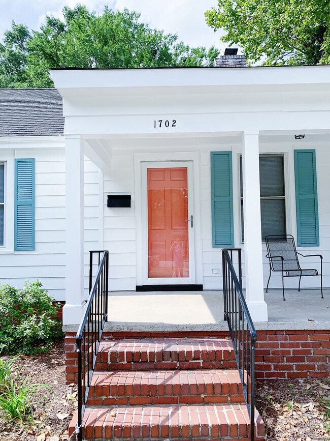 Building Photo - 3 Bed 2 Baths Grid home with fenced backya...