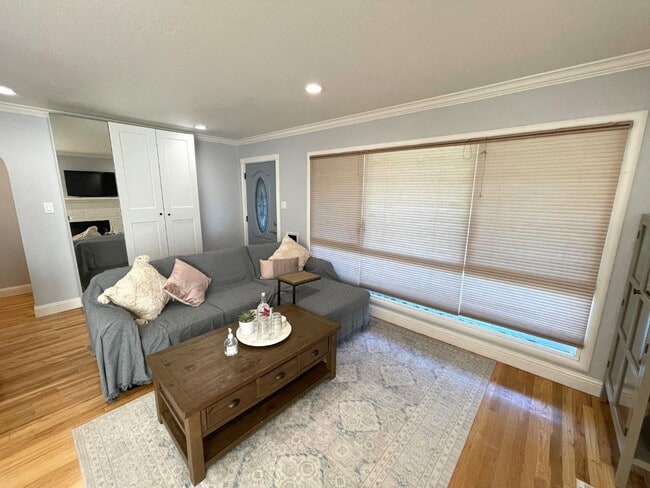 Building Photo - 1153 Erin Way