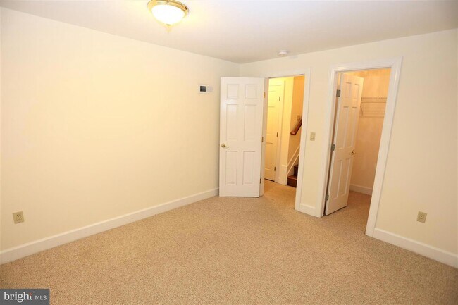 Building Photo - 9705 Fernwood Rd