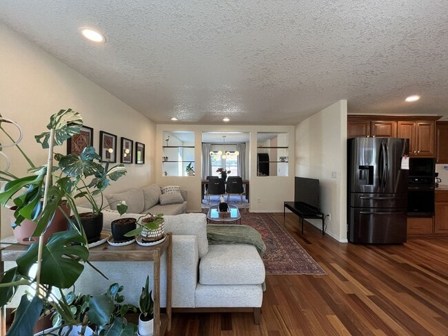 Building Photo - Stunning Bull Mountain Home with Gourmet Kitchen & Luxurious Primary Suite Retreat