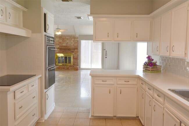 Building Photo - 10127 Sagegate Dr