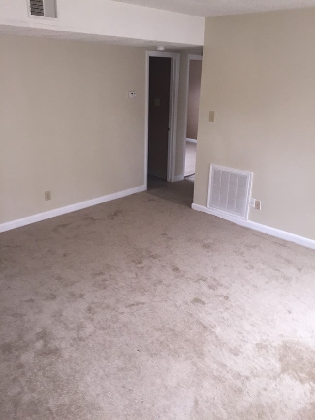 Living area - Autumn Square