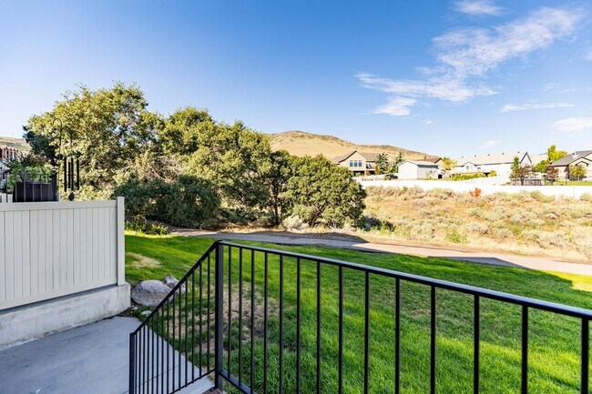 Building Photo - Comfort Meets Convenience in This Herriman...