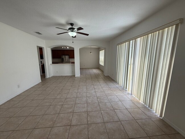 Building Photo - 2616 Plumberry Ave