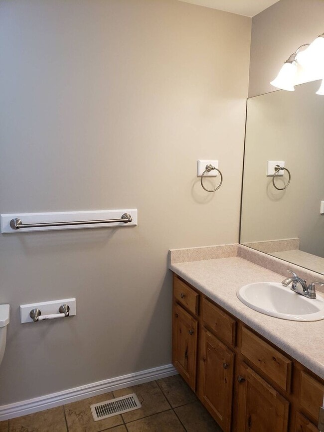 Building Photo - Beautiful 6 Bed 3 bath in Springville!!