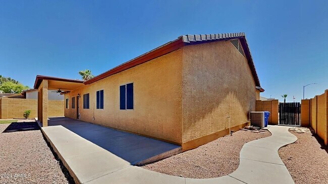 Building Photo - 3002 E Jeanette Ct