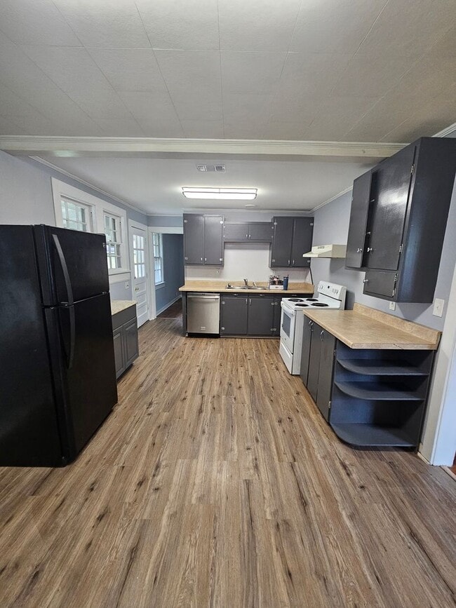 Building Photo - Home in Malvern